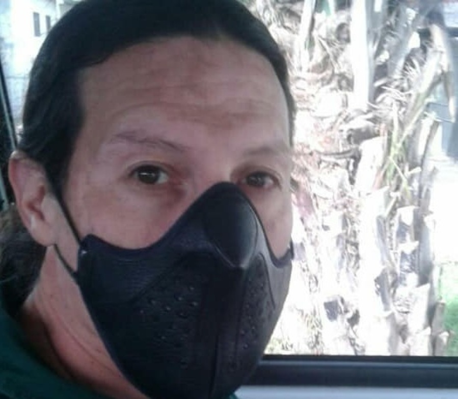 Le dieron una computadora para arreglar a un técnico, pero los estafó y desapareció en La Plata