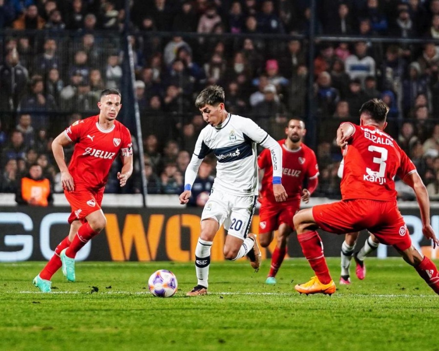 En el último suspiro, casi como de costumbre, Gimnasia empató 1 a 1 ante Independiente