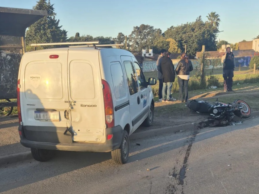 Un motociclista se encuentra luchando por su vida tras un grave accidente en Villa Elvira