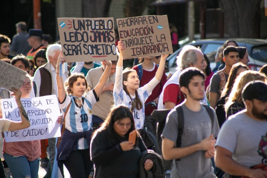 Conflicto universitario: el Gobierno acordó la garantía salarial con el personal no docente
