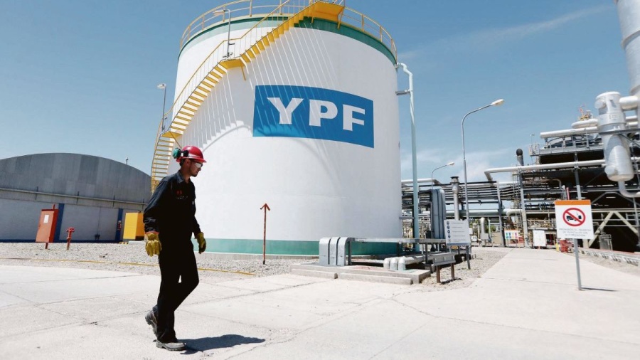 YPF vuelve a los mercados internacionales luego de un 2021 de recuperación y crecimiento