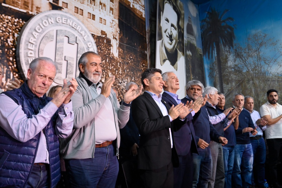 Kicillof cerró el acto de la CGT en La Plata y aseguró que “el domingo la provincia le volverá a poner un freno a Milei”