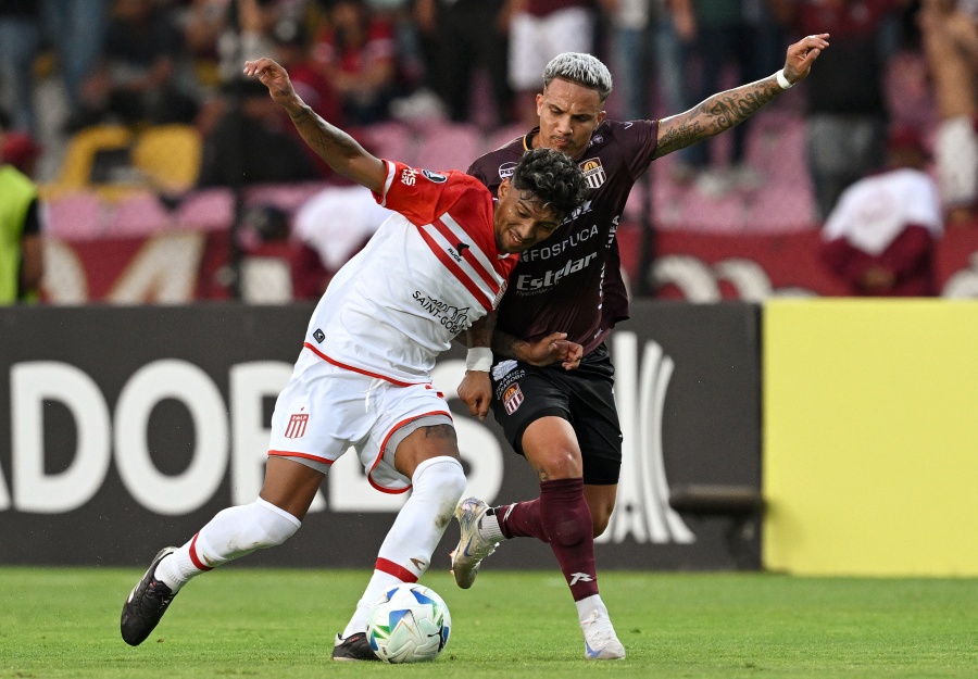 Con su ADN y sin tanto fútbol, Estudiantes arrancó la Copa Libertadores con una victoria en Venezuela