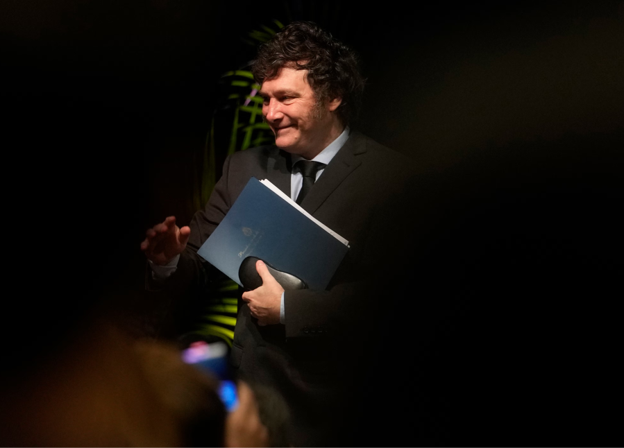 De insultar a Keynes por TV a ir contra los neoclásicos: la segunda fase de la batalla cultural de Milei en marcha