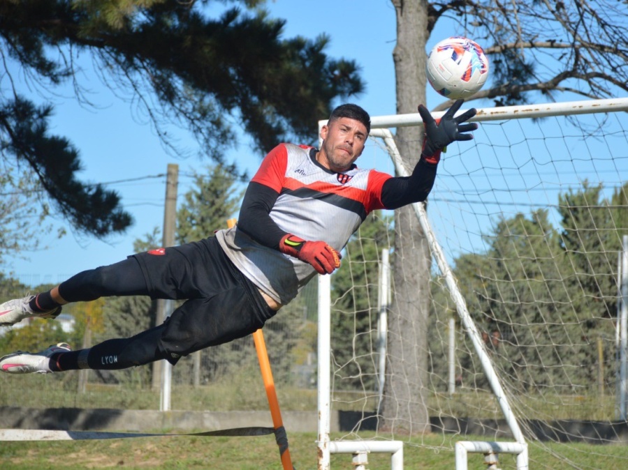 ¿Cuál es el nuevo arquero apuntado por Estudiantes que tiene la aprobación de un ídolo del club?