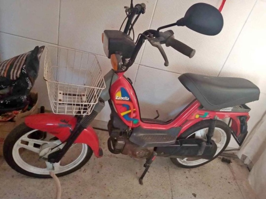 Una platense mantuvo intacta su icónica Zanella durante 20 años y sorprendió al venderla: ”Es de colección”