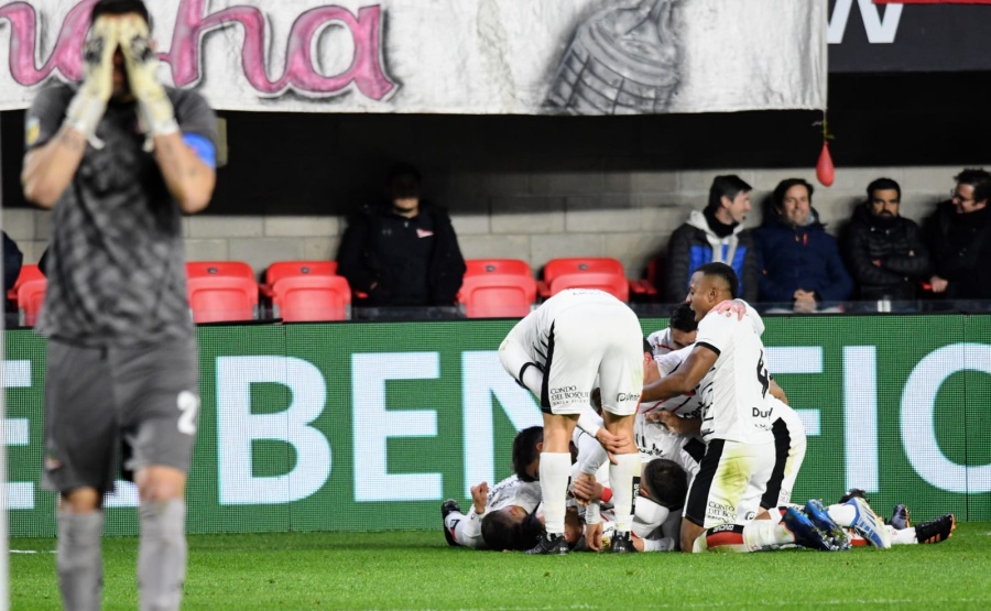 Newell's derrotó al Pincha en UNO y es puntero del certamen