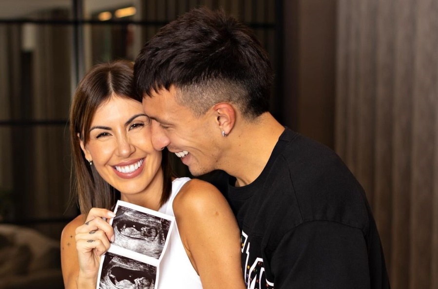 Lisandro Martínez reveló el sexo de su bebé con un desafío viral: ”Prometemos dar lo mejor”