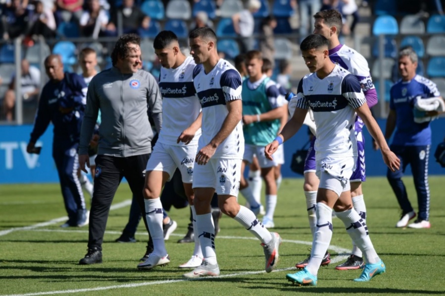 ¡Qué susto!: un exfutbolista del Lobo fue víctima de un increíble episodio que protagonizó la hinchada de su equipo 