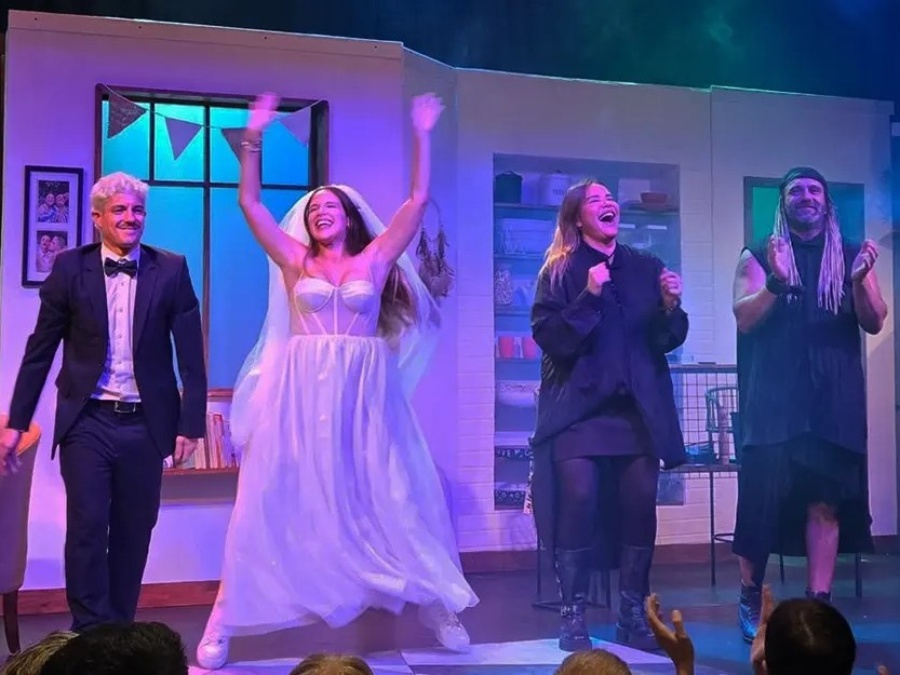 Suspendan la boda, la obra de teatro de Nazarena Vélez llega este domingo a La Plata