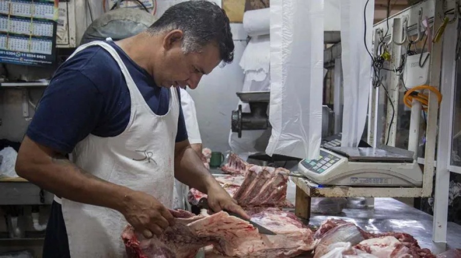 El Gobierno relanzó el programa Precios Justos Carne: habrá un reintegro del 10 % para los pagos con tarjeta de débito