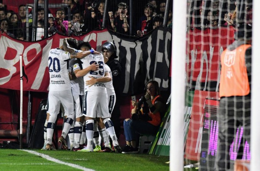 Gimnasia se durmió y solo se trajo un punto de Rosario