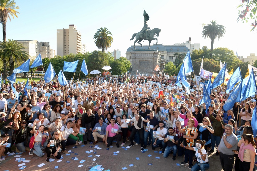 Alak en el cierre de campaña de Unión por la Patria en Plaza San Martín: ”Massa es la mejor alternativa para los argentinos”