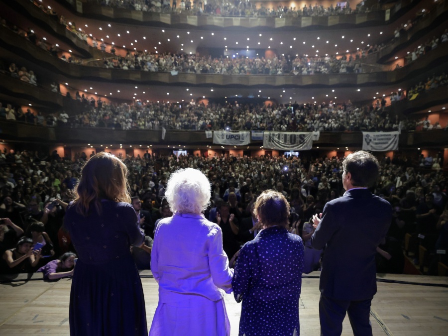 Kicillof participó del homenaje a las Abuelas de Plaza de Mayo en La Plata: ”Debemos volver a dar discusiones ya saldadas”