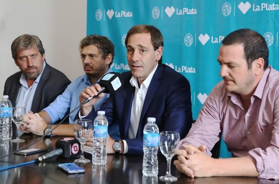 Garro impulsará la rezonificación de la zona sur para habilitar los comercios