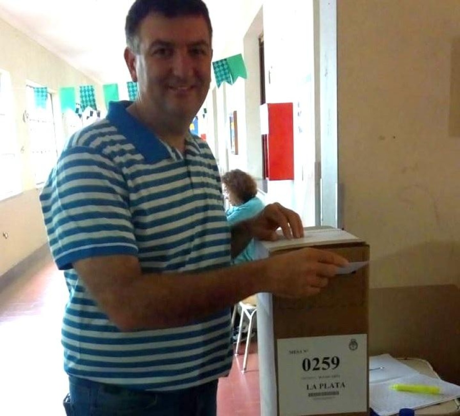 Archanco fue el primero en votar y contó cuáles son sus cábalas