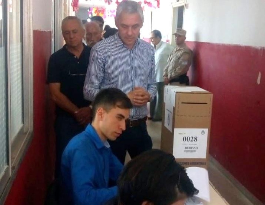 Cagliardi votó en el Barrio Obrero: ”Es una fiesta para los vecinos de Berisso”