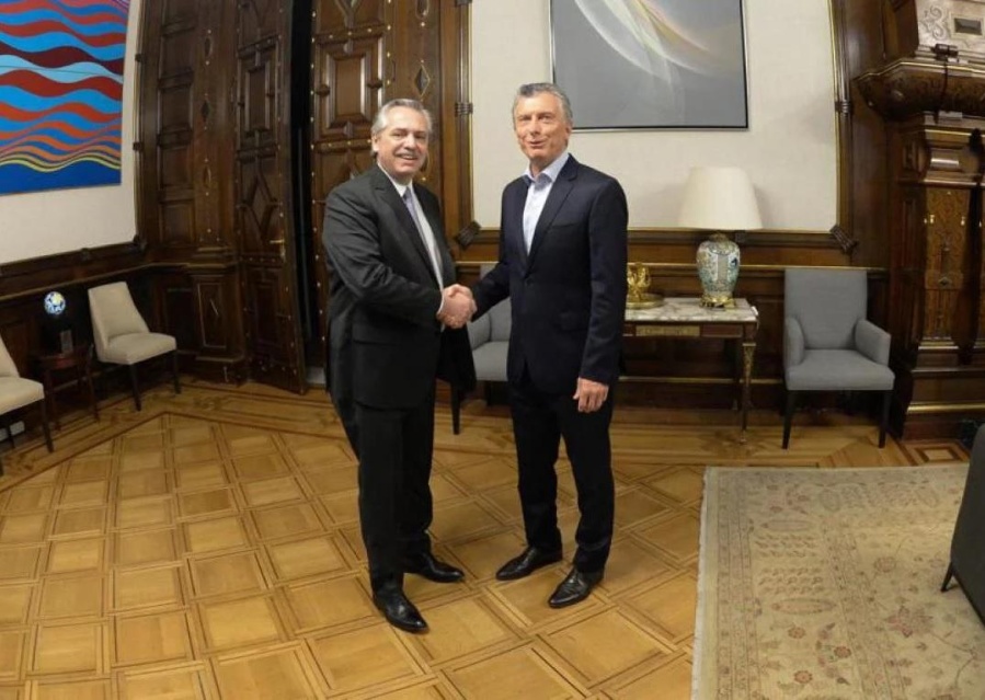 Macri y Alberto Fernández se reunieron en Casa Rosada para planificar la transición