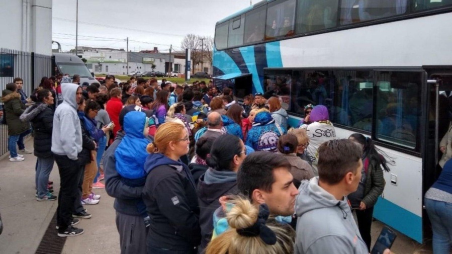 Viajes de egresados: se intensificaron en La Plata los controles de alcoholemia a los choferes 