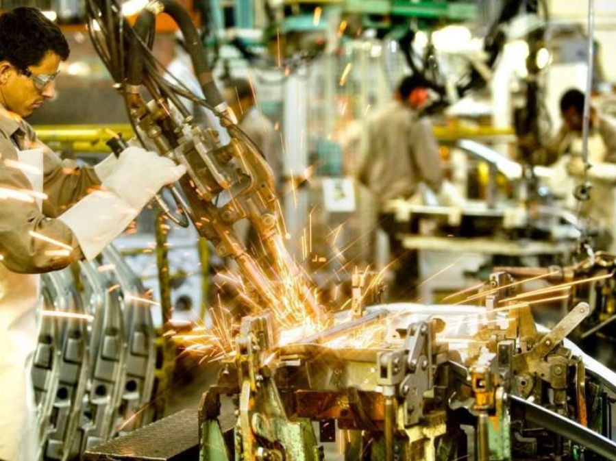La industria cayó 5,1% y la construcción 8,5% en septiembre tras la devaluación
