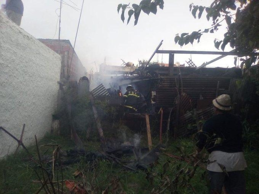 Se incendió una carpintería y los vecinos se autoevacuaron