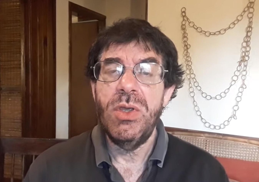 El profesor de Física al que le quisieron ”bajar” su canal reveló que sus colegas ya no lo saludan en la Facultad