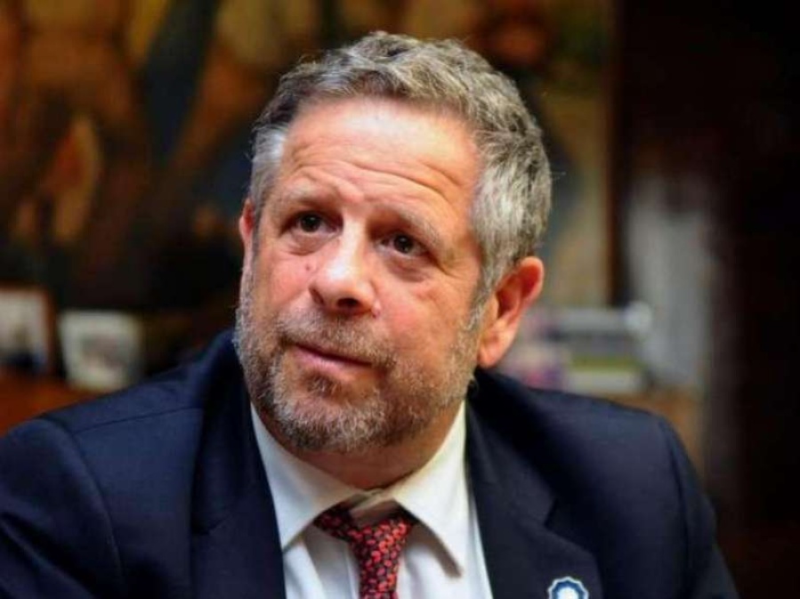 Adolfo Rubinstein presentó su renuncia indeclinable como secretario de Salud tras la polémica por el aborto no punible