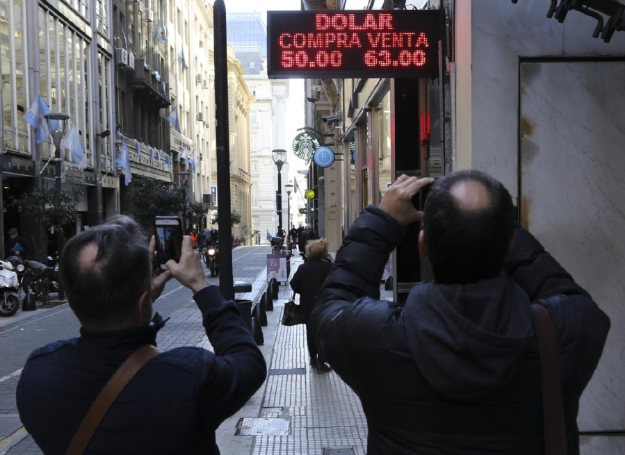 Para el mercado, el dólar llegará a 86 pesos en diciembre del 2020