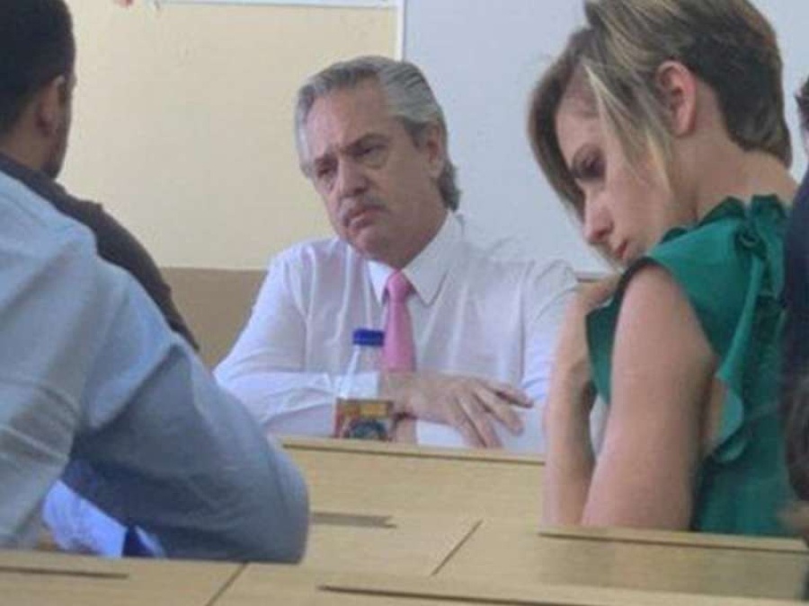 Alberto Fernández tomó examen en la UBA y dijo que seguirá dando clases