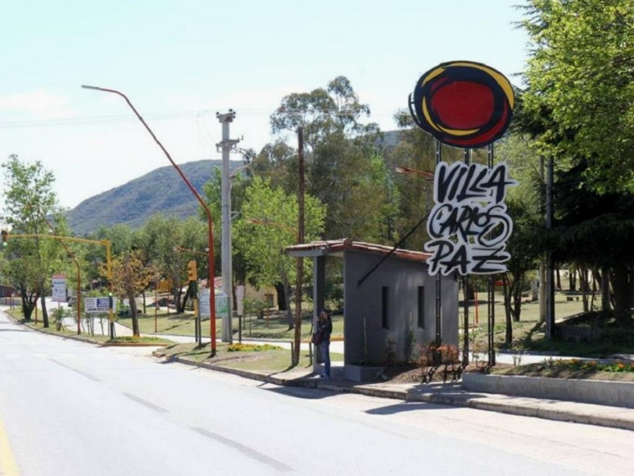 Secuestraron 14 celulares por la violación en manada en Villa Carlos Paz