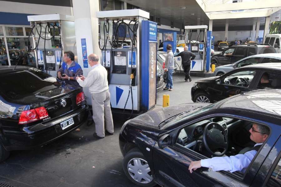 Marcha atrás: Alberto Fernández le ordenó a Nielsen cancelar el aumento de los combustibles en YPF