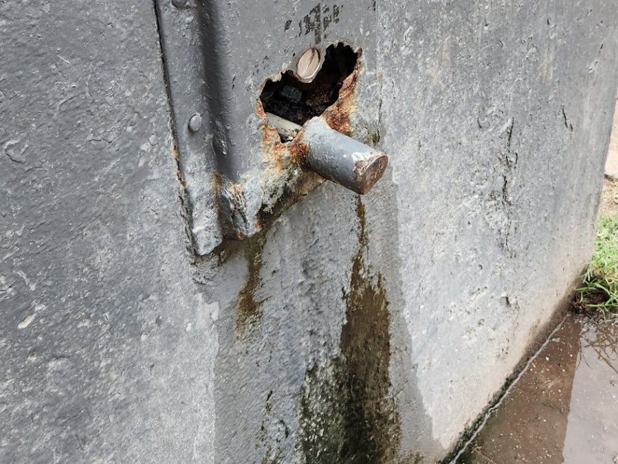 ”Está todo oxidado y pierde mucha agua”: vecinos apuntaron contra el bebedero de Parque Alberti