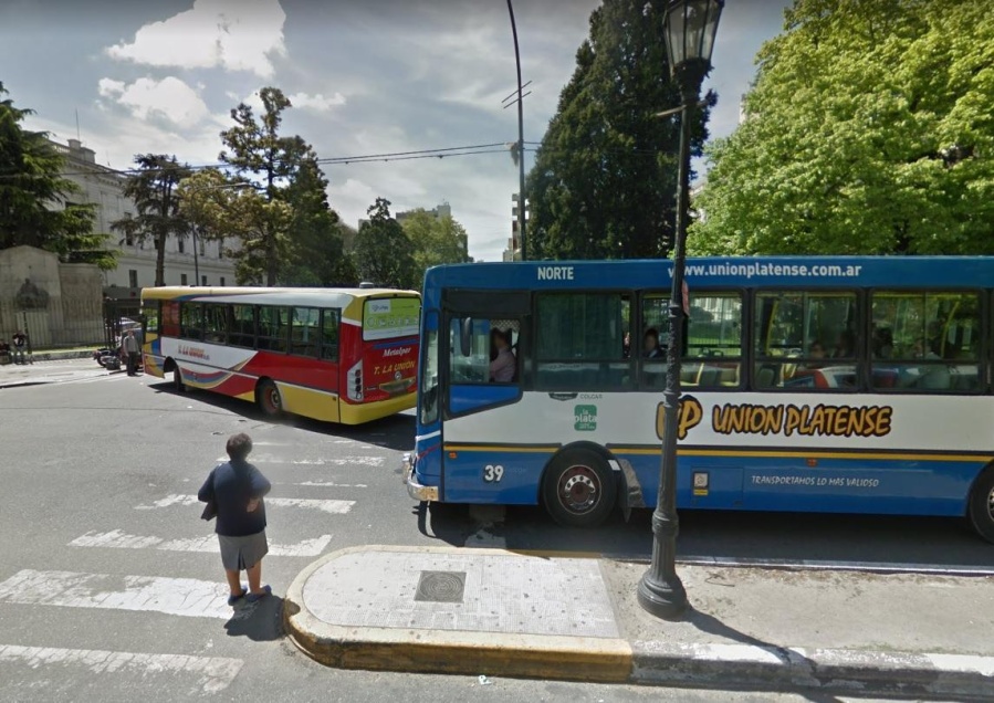 Cafiero confirmó el congelamiento del transporte público por 120 días