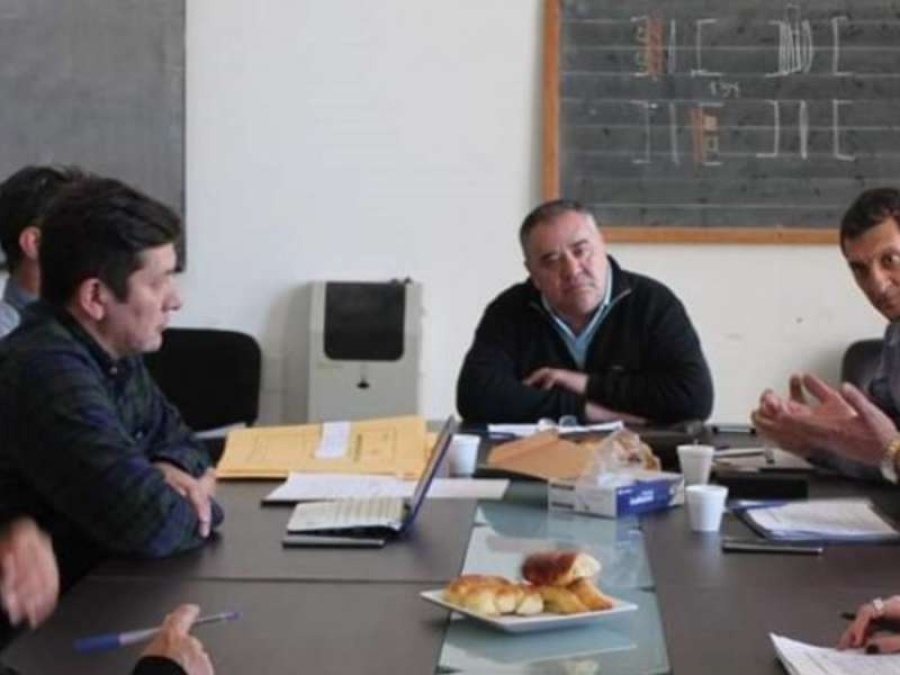 Remiseros reparten juguetes en la previa a Reyes