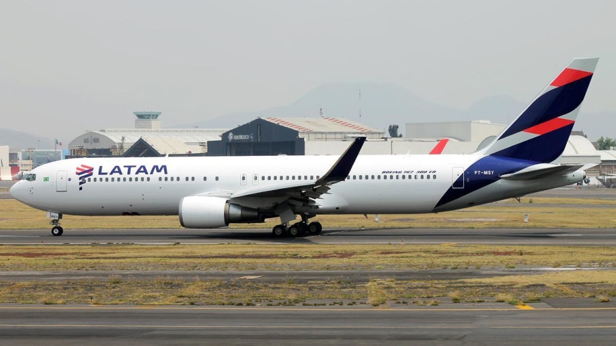 Pánico de 200 argentinos que volvían en un vuelo de Miami al país