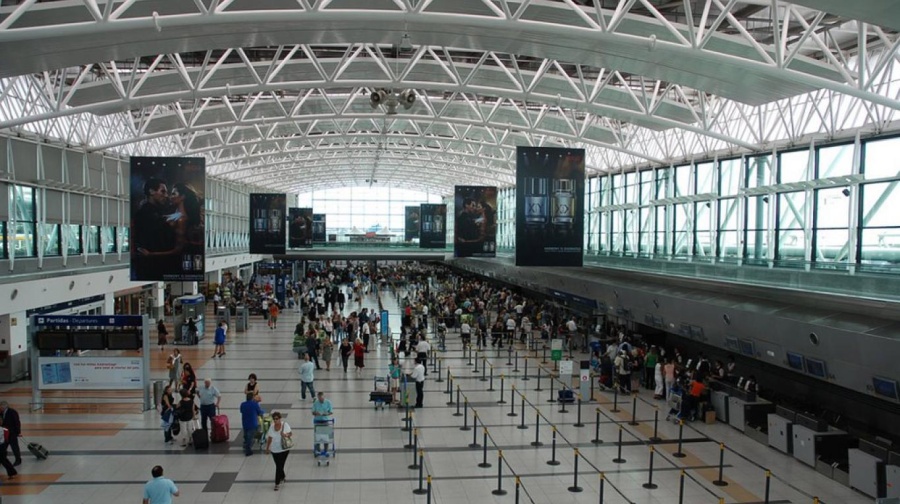 Cayó el turismo de argentinos al exterior y hay récord de visitantes extranjeros al país 