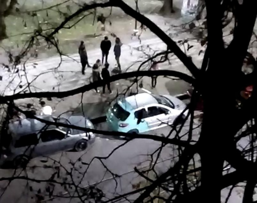 Picadas, juntadas y ”fútbol musicalizado”: el calvario de los vecinos de Plaza Malvinas durante las madrugadas