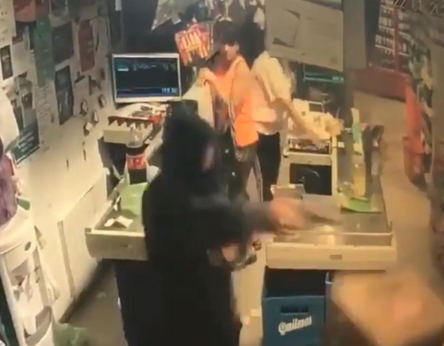 ”Entraron muy rápido y enloquecidos”: en solo 15 segundos asaltaron un supermercado de Villa Elisa