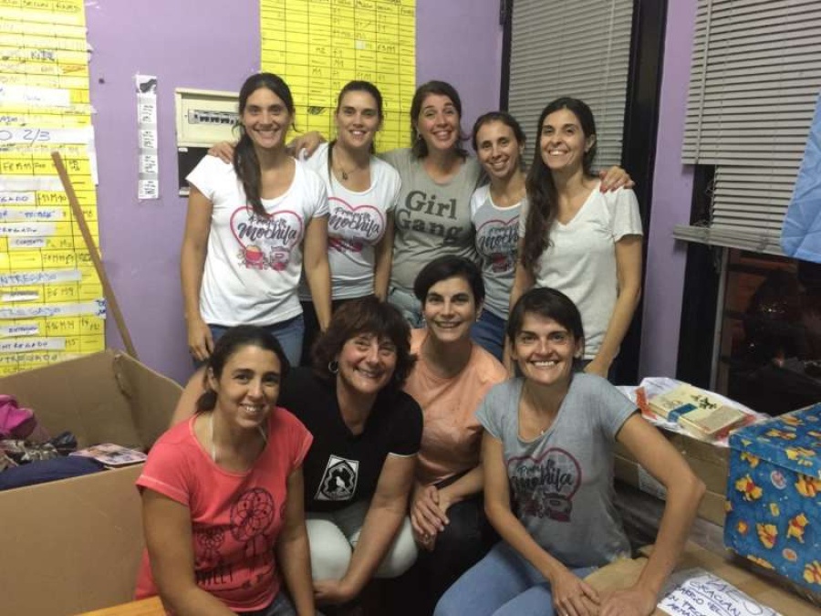 Sacarle una sonrisa a los más chicos y pensar en el que más necesita: la historia de Proyecto Mochila, un ejemplo de solidaridad que crece en la ciudad