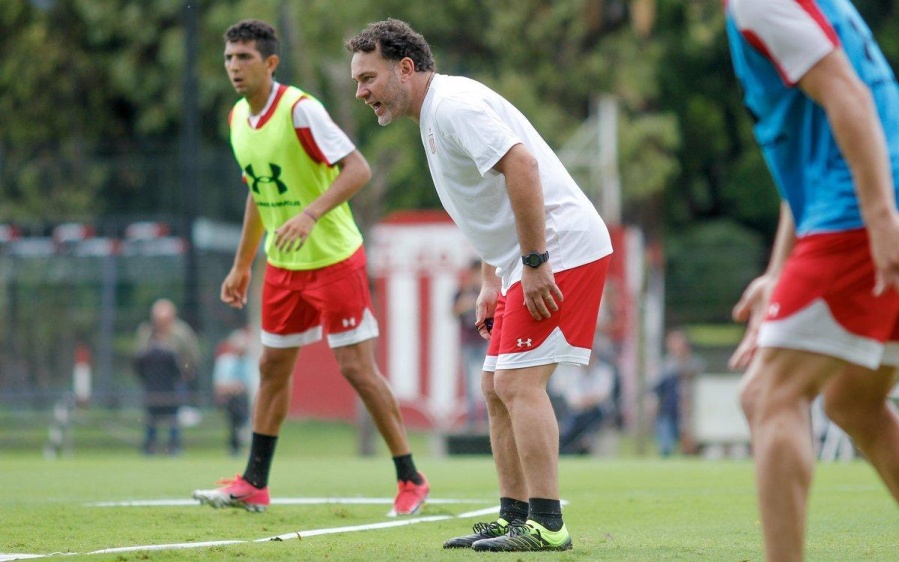 Milito cambiaría de esquema contra Unión y pararía un equipo súper ofensivo