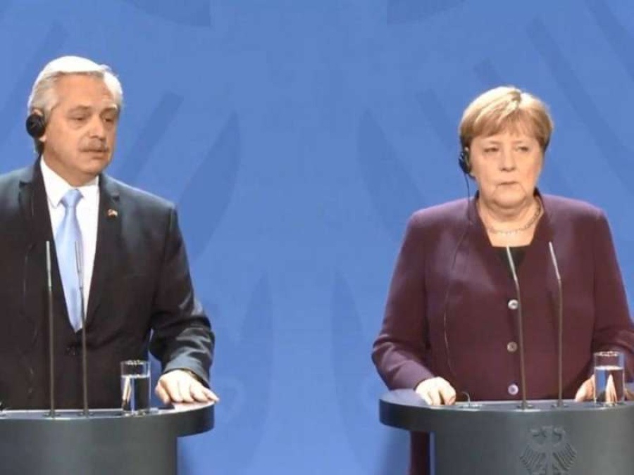 Alberto Fernández se reunió con Merkel, quien prometió ayudar con la negociación de la deuda