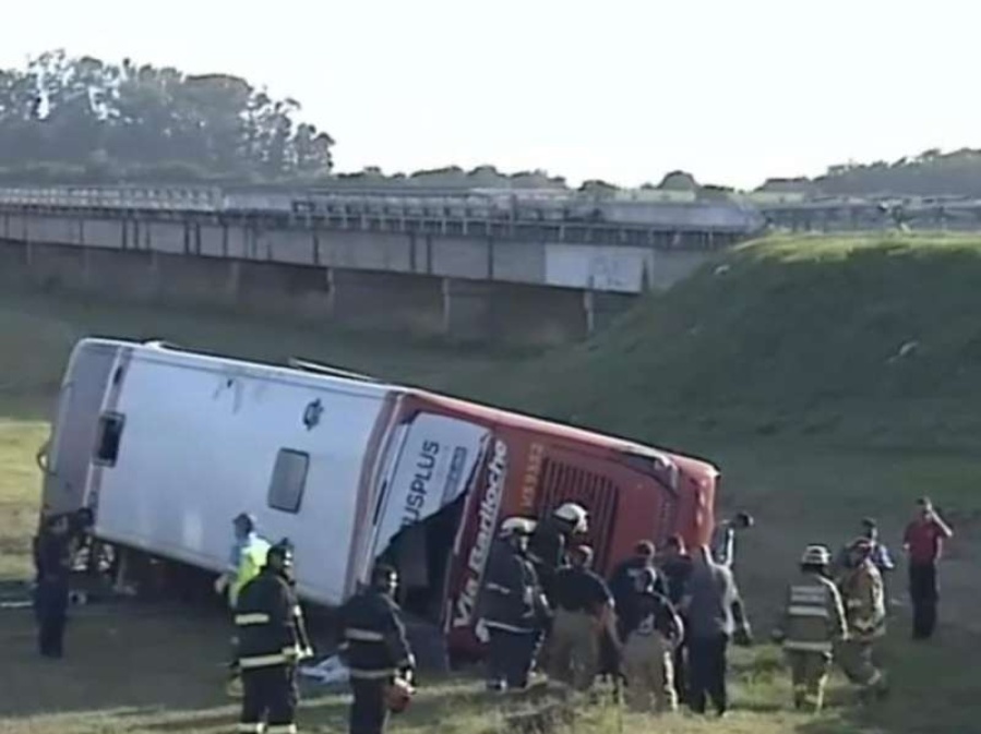Para la Justicia, el chofer del vuelco de la Ruta 2 se quedó dormido y lo imputaron por homicidio agravado por conducción negligente