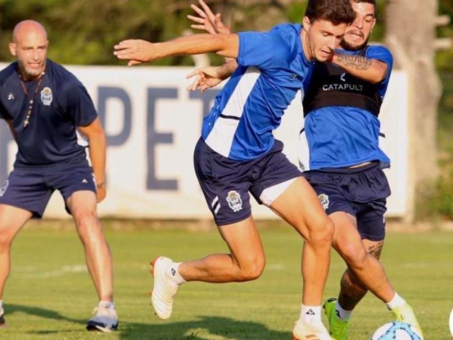 Con la presencia de Maradona, el Lobo define su futuro