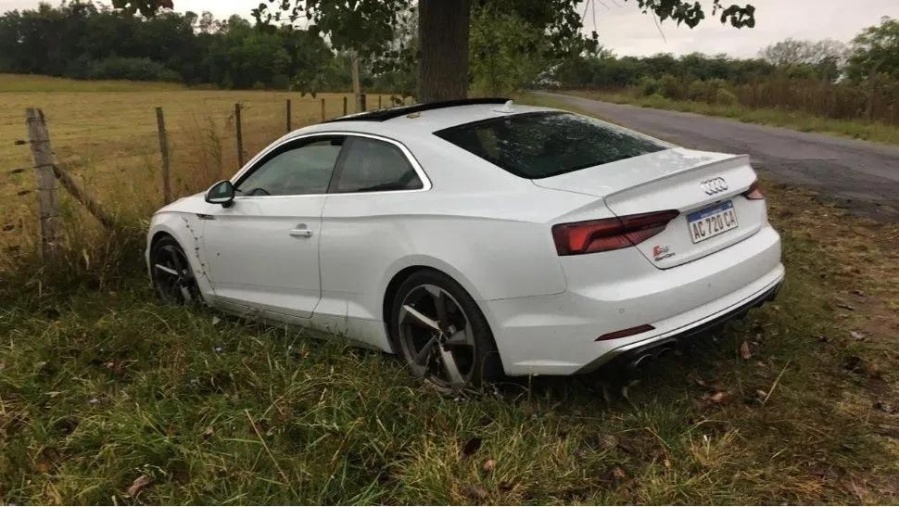 Insólito: Ladrones abandonaron un auto en La Plata que tenía 700 mil pesos