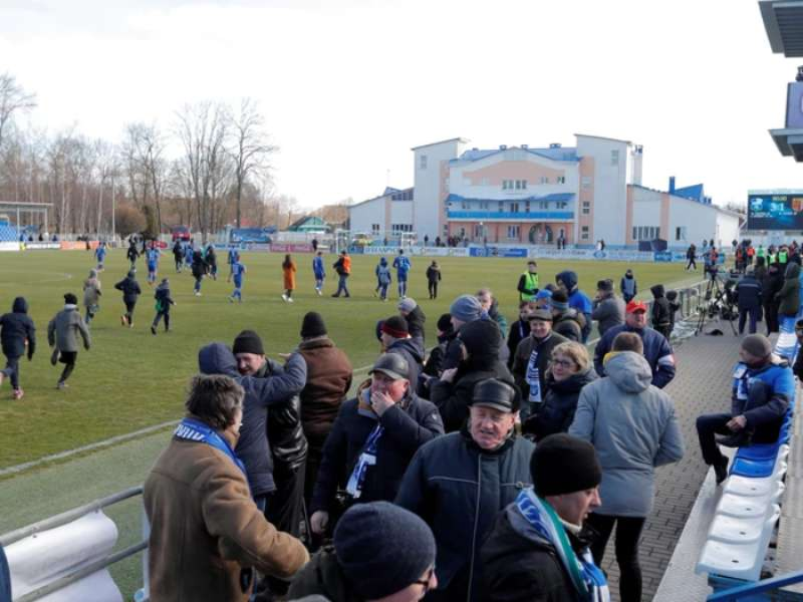 A pesar de la pandemia de coronavirus, una liga europea comenzó su torneo con presencia de público en los estadios
