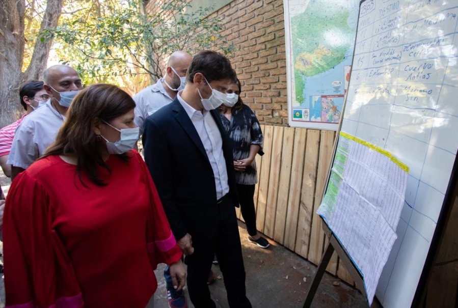 Kicillof recorrió el Hospital El Dique de Ensenada donde sumaron 500 nuevas camas