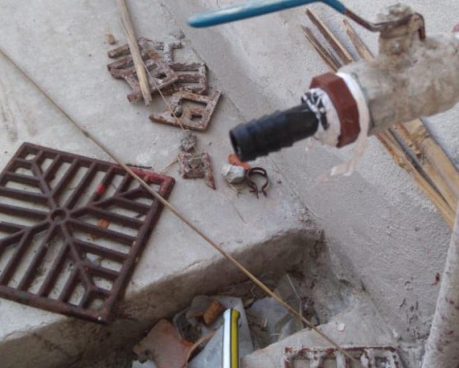 Villa Castells: por el agua turbia, vecinos temen enfermarse en medio del Coronavirus