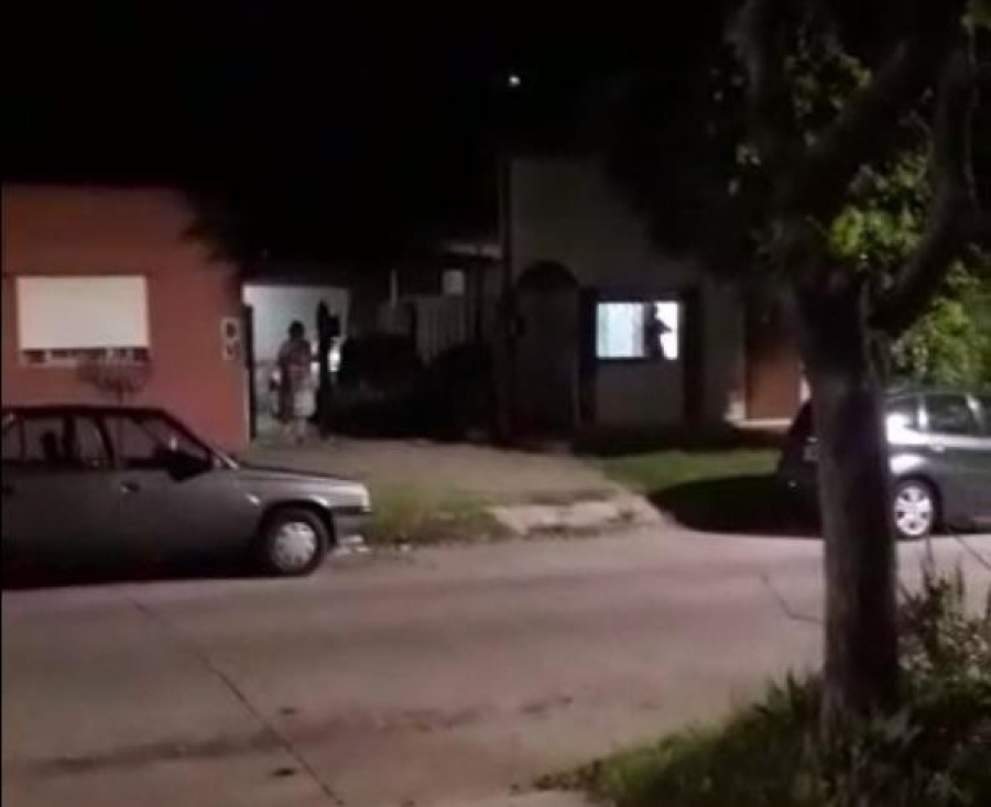 Emocionante: En Tolosa, los vecinos aplauden, cantan el himno y lloran todas las noches