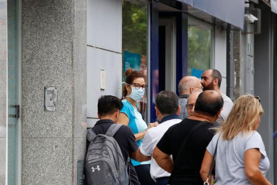 Comercio platense ”canjea” barbijos por alimentos para ayudar a las personas vulnerables