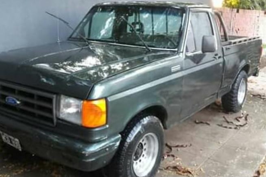 Le robaron la camioneta en Los Hornos y por la cuarentena no puede acceder a las cámaras